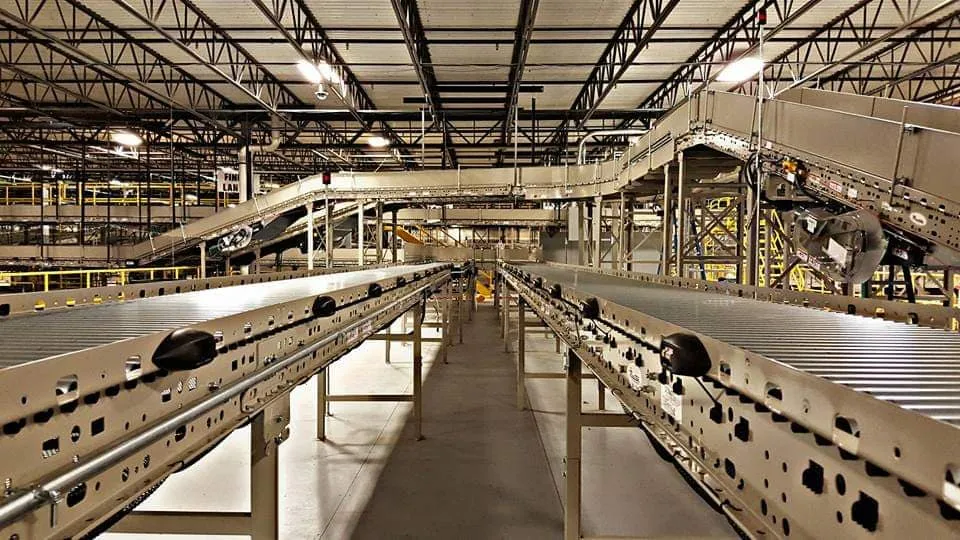 Modern high-speed conveyor and sortation system with advanced automation components