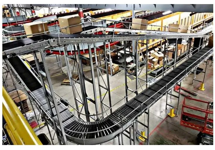 Curved conveyor line transporting boxes through a modern warehouse