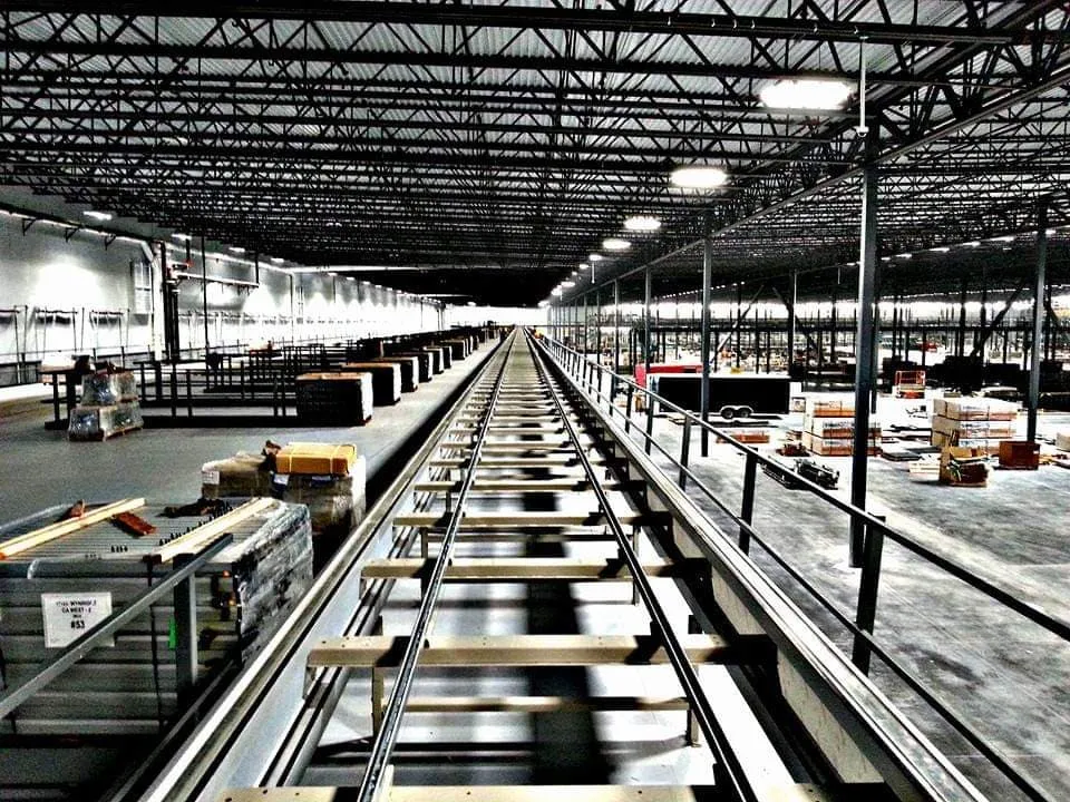 High-capacity conveyor system in a Phoenix fulfillment facility